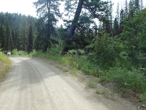 GDMBR: A little trailhead and informal camp area ahead.
